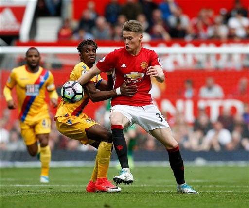 Sau 38 năm, MU và Arsenal mới cùng nằm ngoài top 4 Premier League - 1 Sau 38 năm, MU và Arsenal mới cùng nằm ngoài top 4 Premier League - 1