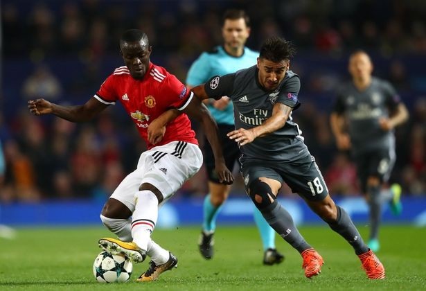 
Bailly (trái) thi đấu chưa thật xuất sắc ở trận đấu trước Benfica
