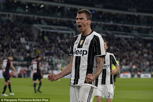 Juventus đại thắng 4-0, tiến rất gần tới chức vô địch Serie A - 2 Chiến thắng này đã giúp Juventus tiến gần tới Scudetto thứ 6 liên tiếp