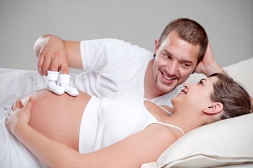 Có nên “nhịn” chuyện ấy khi bầu bí? - 1 Quan hệ trong thời gian mang thai ở những người có thai kỳ bình thường là an toàn cho bà bầu và em bé.