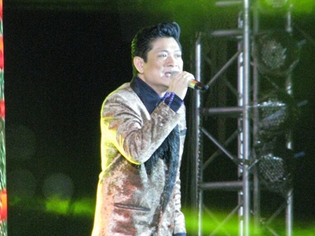 Bolero “say” lòng người đất Tây Đô những ngày giáp Tết - 1 Mạnh Đình lần thứ 2 trở lại Cần Thơ mang đến Chuyện hẹn hò và Như vạt nắng.