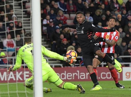 Vito Mannone đã có 13 pha cứu thua trong trận đấu với Liverpool