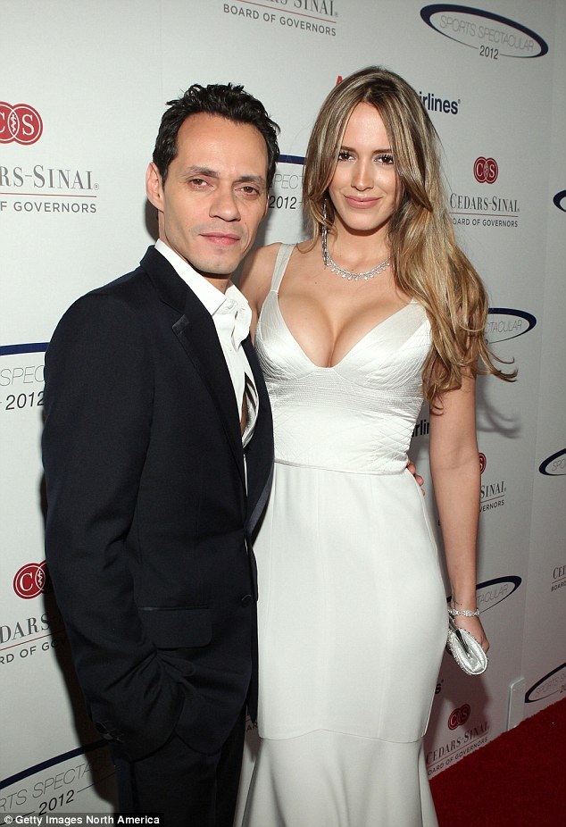 Marc Anthony hẹn hò người mẫu kém 27 tuổi - 5
Cặp đôi kết hôn vào năm 2014 tại Dominica