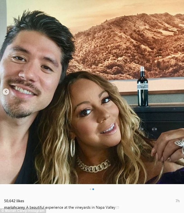 Mariah Carey "nối lại tình xưa" với bồ kém 13 tuổi - 1
Mariah Carey hạnh phúc khoe ảnh mới bên bạn trai kém 13 tuổi Bryan Tanaka trên trang cá nhân ngày 30/5 vừa qua