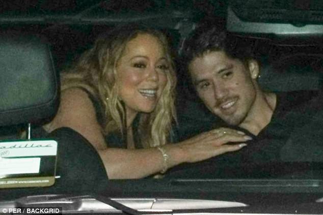 
Diva 47 tuổi hạnh phúc hơn nhiều từ khi nối lại tình cảm với bạn trai vũ công sau hơn 1 tháng chia tay
