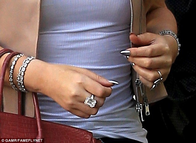 
Ngôi sao sở hữu hàng trăm triệu đô la tài sản này có sở thích là sưu tầm nữ trang kim cương
