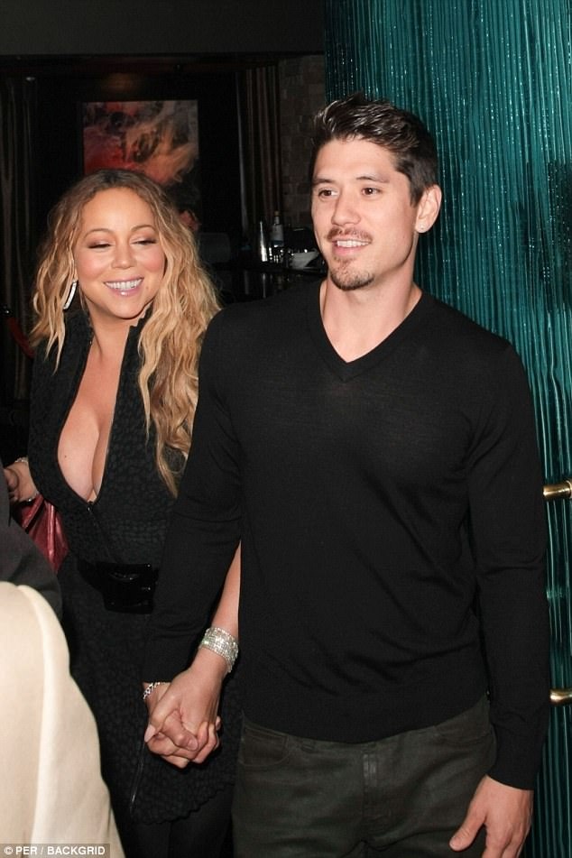 
Bryan Tanaka - từ vũ công vô danh trở thành sao được thợ săn ảnh săn đón
