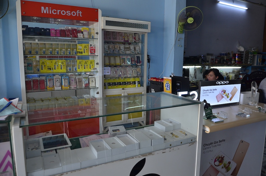 Tủ trưng bày điện thoại , phụ kiện thanh lý giá rẻ | Shopee Việt Nam