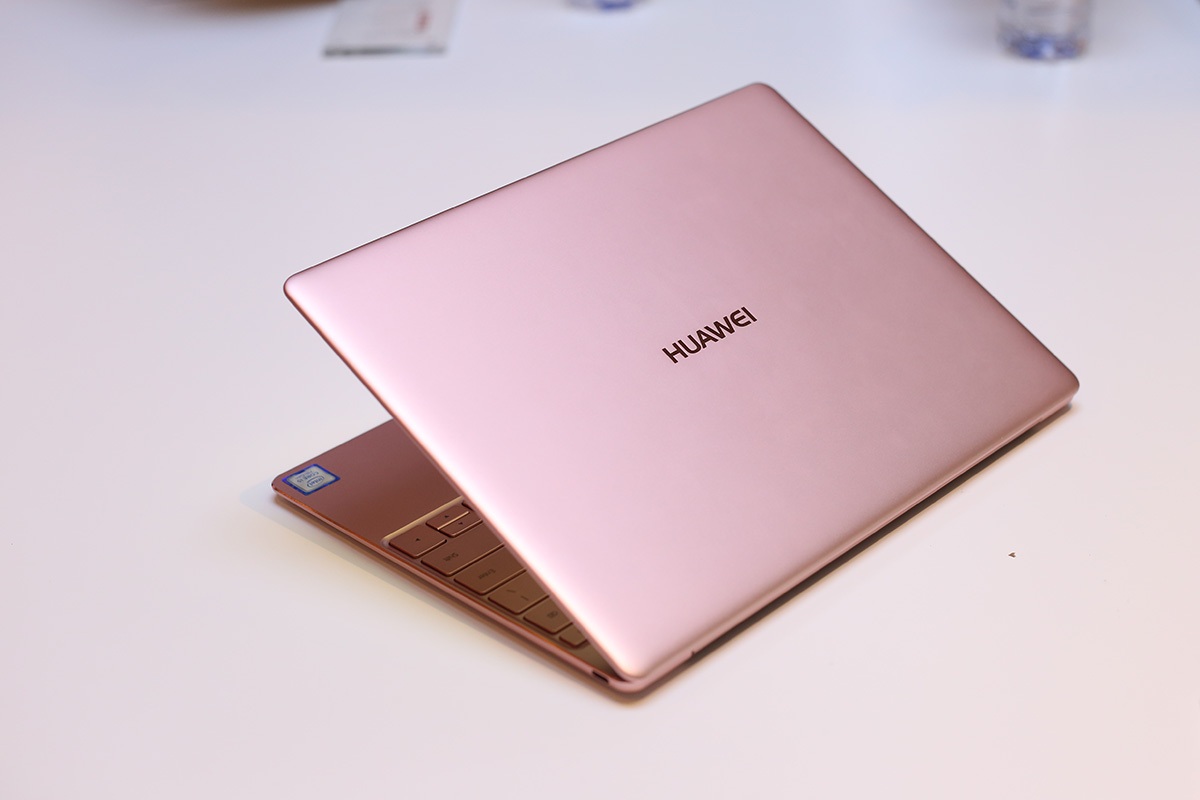 CES Asia 2017: Trên tay Huawei Matebook X giống hệt MacBook - 1 CES Asia 2017: Trên tay Huawei Matebook X giống hệt MacBook - 1