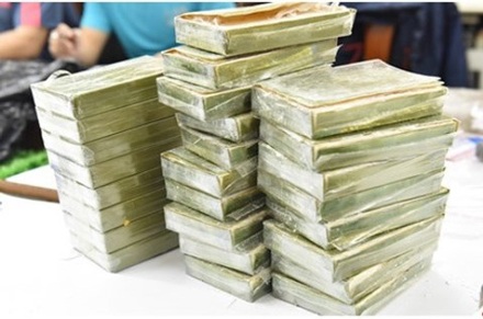 Nổ súng bắt 100 bánh heroin: 2 lần chở thuê, tiền công 800 triệu đồng - 2 Tang vật của vụ án.