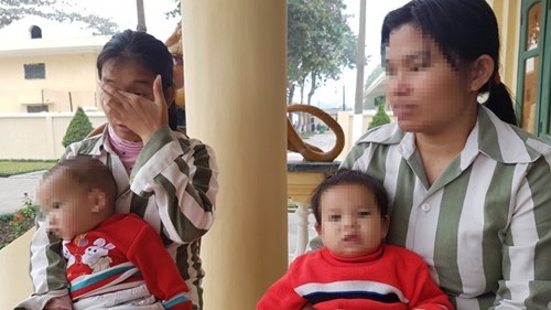 Tình mẫu tử trong trại giam - 2 Những giọt nước mặt ân hận, thương con của những người mẹ khoác áo tù. Ảnh: Quang Lộc