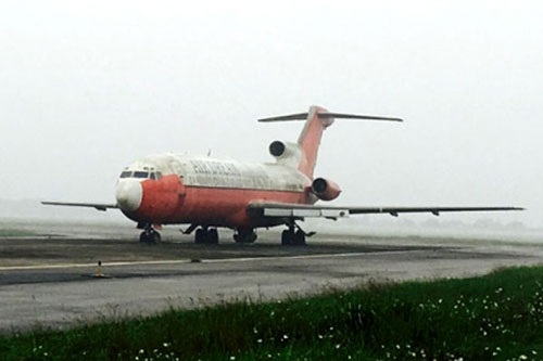 Dùng kích 50 tấn di chuyển máy bay bị “bỏ rơi” 10 năm ở Nội Bài - 1
Chiếc Boeing 727 bị bỏ rơi ở sân bay Nội Bài từ năm 2007 đến nay