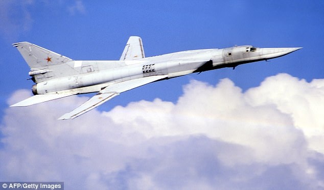 Máy bay ném bom Nga bị chặn trên biển Đen - 1 Máy bay ném bom tầm xa TU-22 Backfire của Nga (Ảnh: AFP)