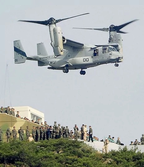 Máy bay MV-22 Osprey của Thủy quân lục chiến Mỹ, được cho là cất cánh từ căn cứ không quân Futenma ở Nhật Bản, tham gia cuộc tập trận Đại bàng non (Ảnh: Photoshot)