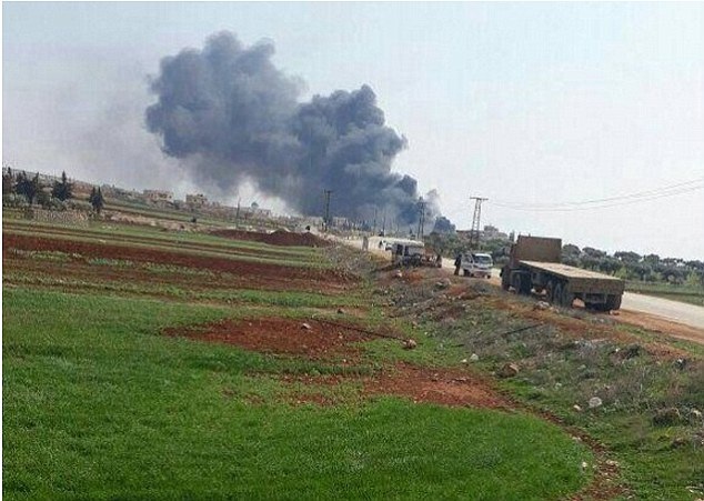 Chiến đấu cơ MiG-23 của Syria “bị bắn rơi” gần biên giới Thổ Nhĩ Kỳ - 1
Khói bốc lên từ hiện trường nơi máy bay gặp nạn (Ảnh: Dailymail)