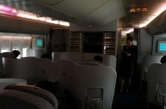 
Ở tầng dưới của máy bay có hai khoang. Các quan chức chính phủ tháp tùng ông Tập sẽ ngồi ở khoang hạng nhất.
