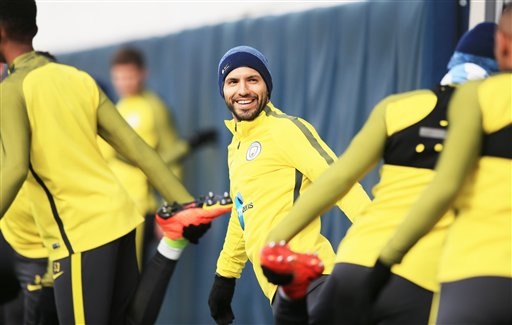 Man City - Stoke City: Cơ hội lên nhì bảng - 1
Aguero (giữa) đang có phong độ tốt