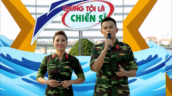 Ồn ào mạng xã hội từ chuyện vợ Xuân Bắc cho đến mẫu gầy trơ xương - 9 Vốn là một chàng trai khá kín tiếng chuyện đời tư, MC, BTV Đức Bảo VTV chia sẻ cùng Dân trí, người con gái anh yêu phải là một cô gái thông minh, biết cách ứng xử, biết tiến, biết lùi. Đôi lúc sự bận rộn của anh cũng khiến bạn gái hơi buồn.