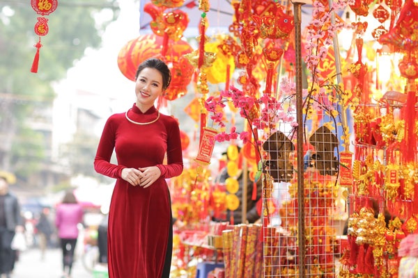MC Minh Hà: Tết đến, mọi thứ đều phải xếp sau… - 9 Một số hình ảnh đẹp, tràn ngập sắc xuân của MC- diễn viên Minh Hà.