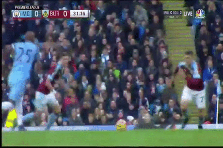 10 người Man City giành chiến thắng trước Burnley - 2 10 người Man City giành chiến thắng trước Burnley - 2