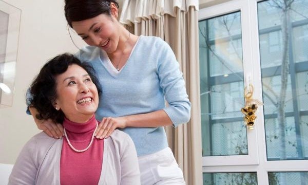 Bi hài những phiên bản đời thực của "sống chung với mẹ chồng" - 2 Theo các chuyên gia, để dung hòa mối quan hệ mẹ chồng - nàng dâu cả hai cần phải chấp nhận sự khác biệt và biết cách tôn trọng cuộc sống của nhau. (Ảnh minh họa)