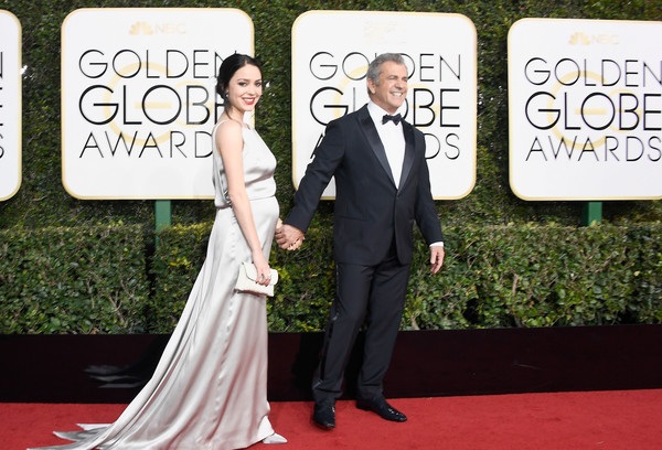 
Nam diễn viên ngoại lục tuần trông rạng rỡ hơn bao giờ hết vì niềm vui sắp lên chức bố lần thứ 9
