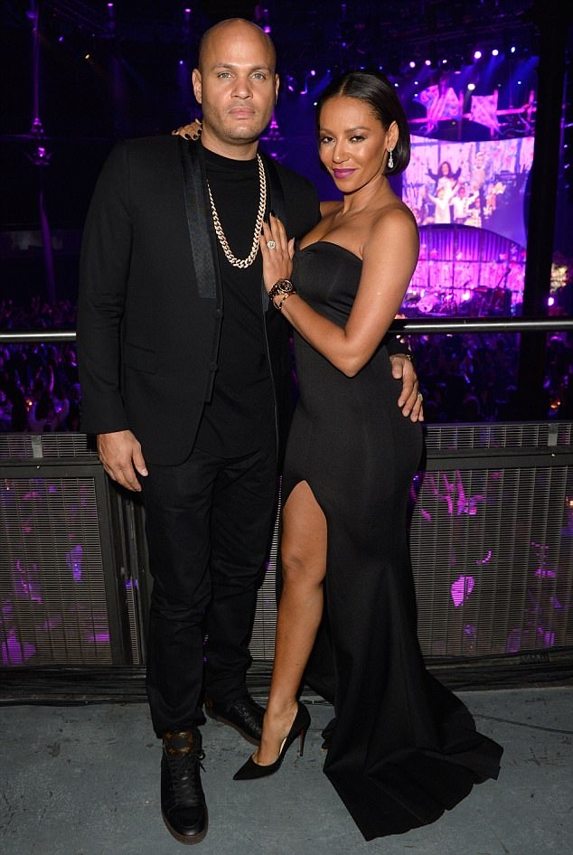Mel B vắng mặt trong buổi gặp gỡ với chồng cũ - 3
Mel B và Stephen đã có 10 năm chung sống trước khi Mel B đệ đơn ly dị vào tháng 3 vừa rồi.