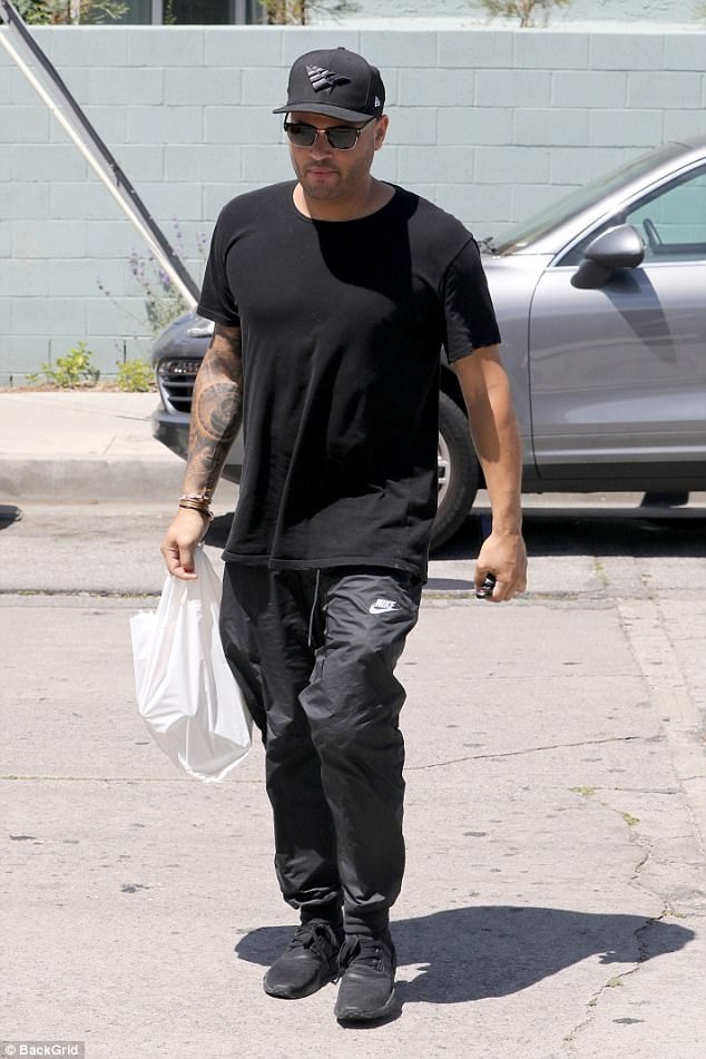 Bỏ sau lưng vụ ly dị ồn ào, Mel B bình thản dự sự kiện - 5 
Stephen Belafonte tới thăm con gái Madison hôm thứ 3 vừa qua. Chồng cũ Mel B được tòa cho phép thăm con gái 5 tuổi khá thường xuyên, đây là thỏa thuận quan trọng mà Stephen Belafonte đề ra với vợ cũ