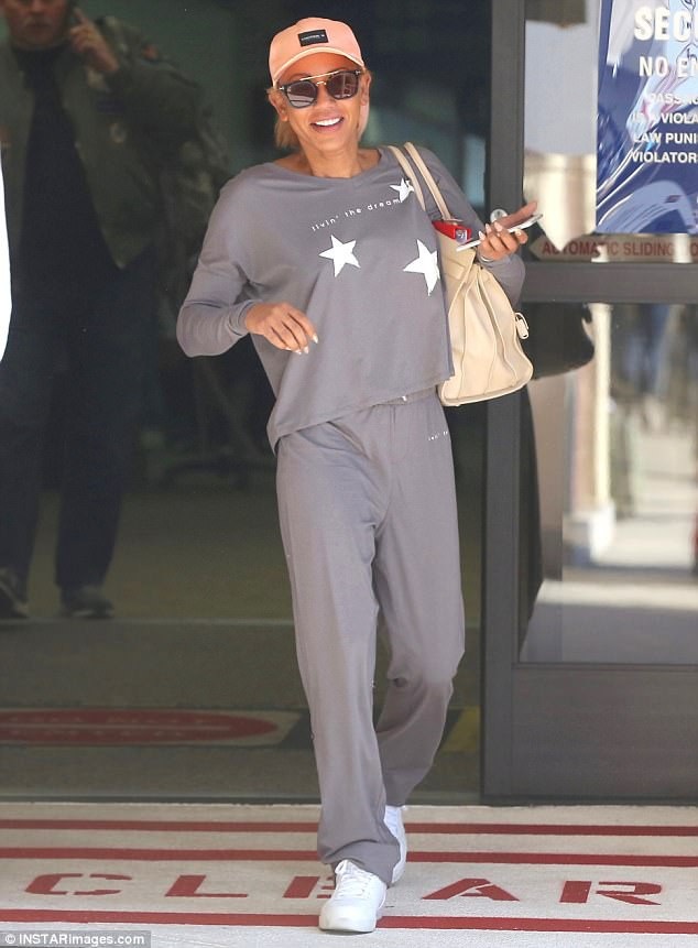 Mel B và chồng thống nhất ly dị sau 9 tháng tranh cãi - 4
Mel B và chồng cũ cũng thống nhất hủy toàn bộ số băng nóng mà họ từng quay làm kỷ niệm trong thời gian sống chung.