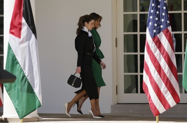 Đệ nhất phu nhân Mỹ đọ sắc bên Hoàng hậu Jordan - 6
Đệ nhất phu nhân Melania và Hoàng hậu Rania đều nổi tiếng xinh đẹp.
