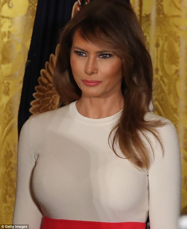 
Melania Trump vốn xuất thân là người mẫu nên bà luôn được đánh giá cao về gu thẩm mỹ và thời trang
