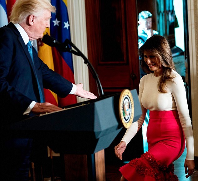 
Đệ nhất phu nhân Mỹ thường ăn vận thanh lịch và tinh tế khi sánh đôi chồng trong các sự kiện
