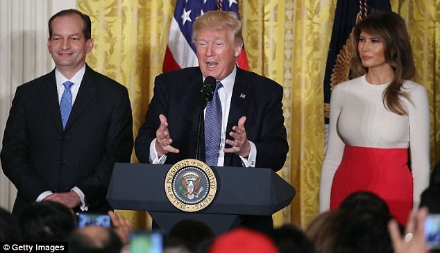 
Melania Trump từng chia sẻ, bà dành nhiều thời gian nhất cho cậu con trai cưng Barron
