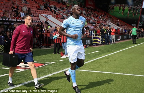 Bournemouth 1-2 Man City: Chiến thắng ở phút bù giờ - 10
Mendy, hậu vệ trái đắt giá của Man City đã có trận đấu ra mắt
