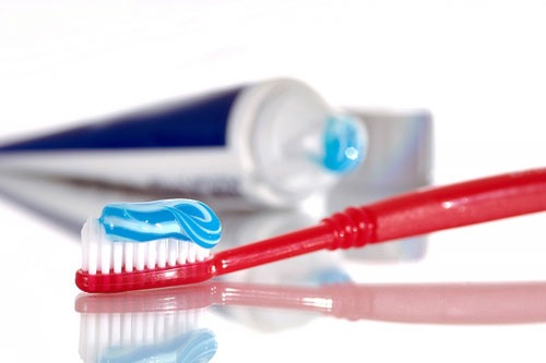Mẹo làm sạch giày trắng mà không cần đến thuốc tẩy - 1 Mẹo làm sạch giày trắng mà không cần đến thuốc tẩy - 1