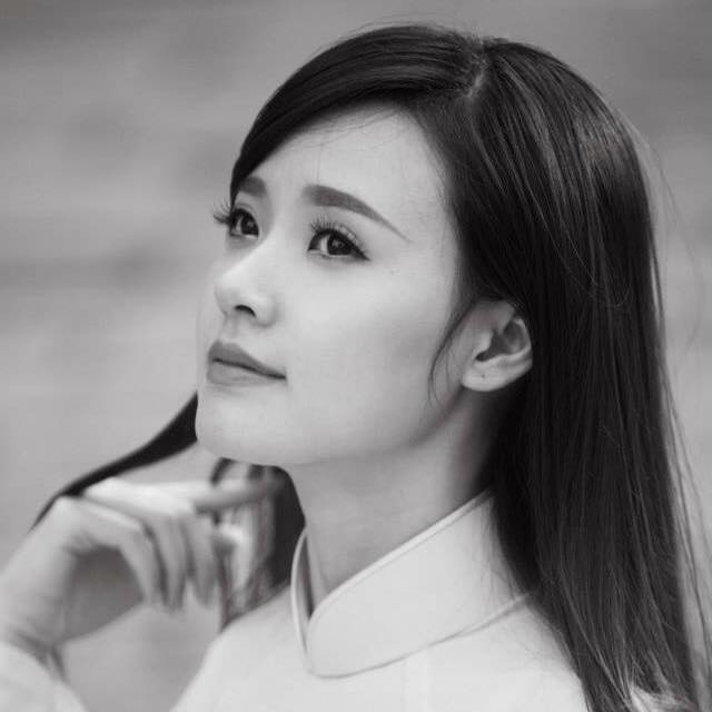 Ồn ào tình cũ Midu - Phan Thành: Quá khứ chẳng hề ngủ yên - 1
Midu là cô gái xinh đẹp, có tài và khéo chiều lòng người hâm mộ. Hiếm có hot girl nào giữ mãi danh tiếng tốt đẹp như cô. Thế nhưng, Midu lại chưa may mắn trong chuyện tình cảm.