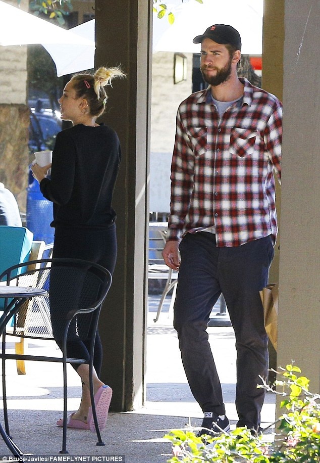 
Miley Cyrus và Liam Hemsworth hẹn hò từ năm 2009 sau khi đóng cùng trong bộ phim The Last Song
