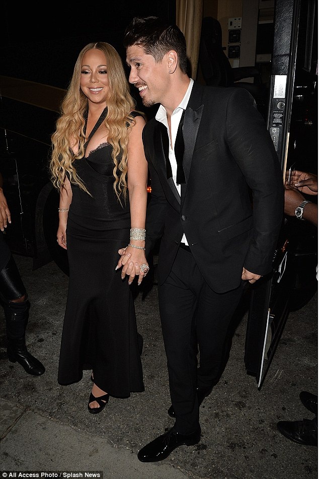 
Ca sỹ U50 rạng rỡ hơn từ sau khi nối lại quan hệ tình cảm với bạn trai kém 13 tuổi
