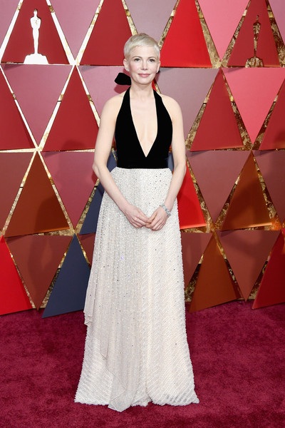Dập dìu người đẹp trên thảm đỏ Oscar 2017 - 56
Sao phim Núi yên ngựa Michelle Williams trong trang phục của Louis Vuitton.