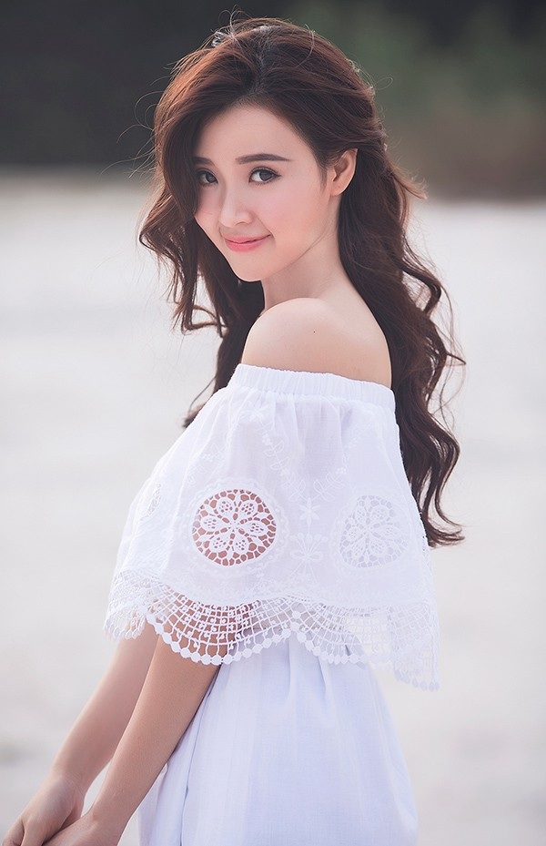 Đường tình lận đận của 3 hot girl đời đầu Sài Thành - 2 Tiếp xúc, thiện cảm ban đầu là Midu có tính cách hiền hòa, ăn nói dịu dàng, tâm hồn lãng mạn, vóc dáng mảnh mai khiến ai cũng muốn che chở nhưng lâu dần mới cảm nhận được ẩn sâu bên trong Midu lại là một cô gái đầy nội lực, nhất là khi làm việc.