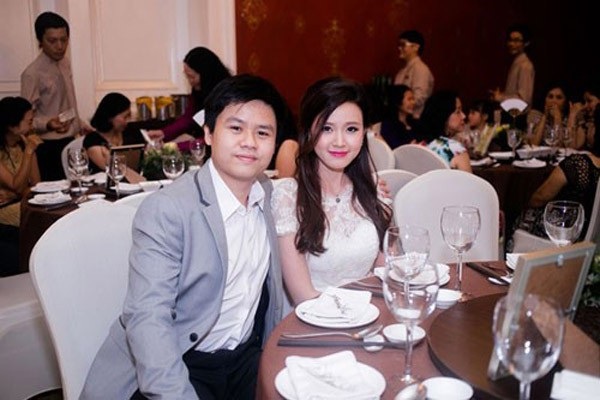 Ồn ào tình cũ Midu - Phan Thành: Quá khứ chẳng hề ngủ yên - 2 Chuyện tình với thiếu gia Phan Thành là scandal lớn nhất mà Midu từng vướng phải. Scandal này đeo bám cô suốt 2 năm qua. Tới bây giờ lại nóng trở lại không chỉ do người trong cuộc mà bởi cả những người ngoài cuộc.