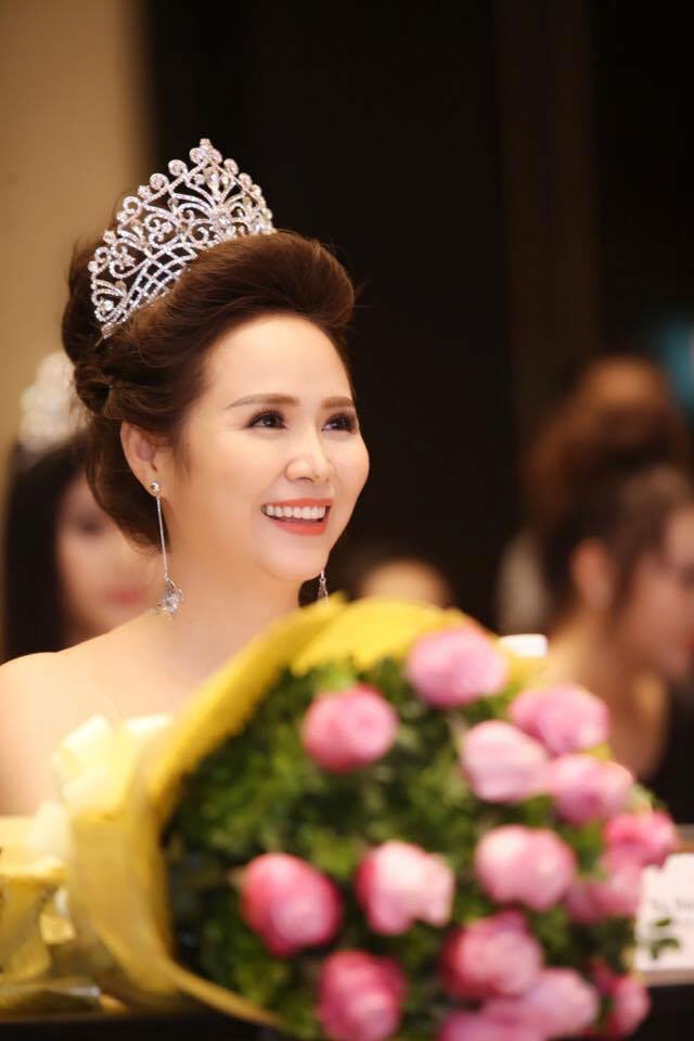 Nữ hoàng Hoa Hồng 2017 khoe nhan sắc nổi bật tại sự kiện - 2