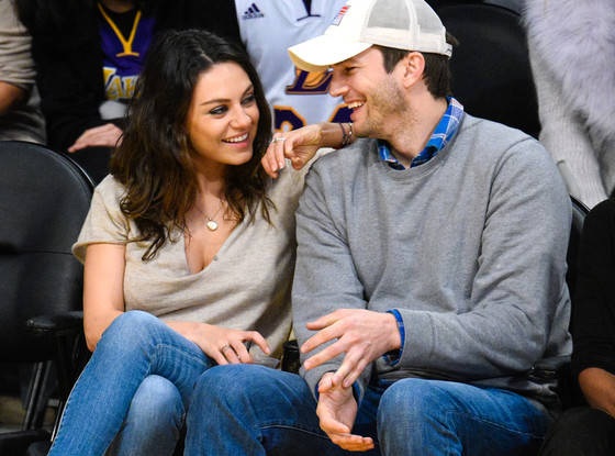 Ashton Kutcher - Mila Kunis: Từ mối quan hệ không ràng buộc đến gia đình kiểu mẫu tại Hollywood - 1
Mila Kunis và Ashton Kutcher hạnh phúc bên hai thiên thần nhỏ sau 2 năm kết hôn.