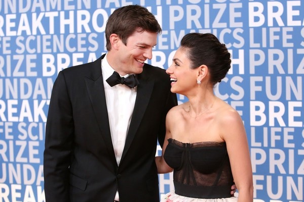 Mila Kunis và lần hiếm hoi xuất hiện bên chồng - 1
Ashton Kutcher và vợ Mila Kunis sánh đôi dự sự kiệnlễ trao giải Breakthrough tổ chức tại California, Mỹ ngày 4/12 vừa qua