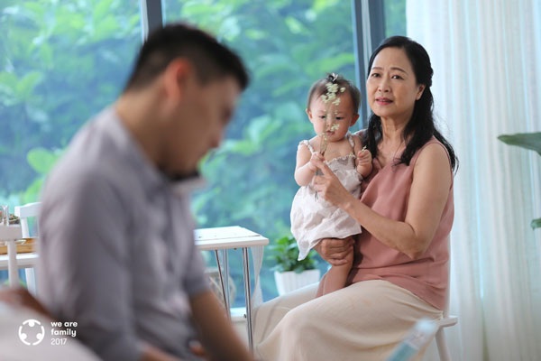 Ca sĩ Min gây xúc động với ca khúc về mẹ - 8 NSND Như Quỳnh cũng tham gia MV ý nghĩa này.