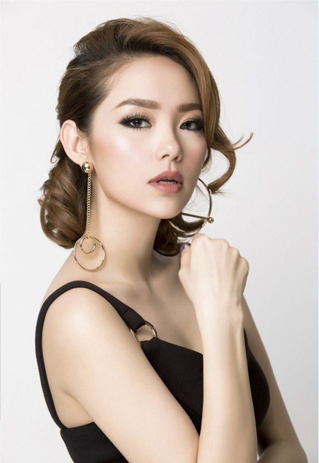 Hồ Ngọc Hà và Minh Hằng sẽ “chạm mặt” khi cùng tham gia biểu diễn vào ngày 26/5 sau scandal ồn ào Minh Hằng vừa khóc vừa tố bị đàn chị Hà Hồ ép rời ghế nóng The Face. Minh Hằng từng chia sẻ, nếu gặp Hà Hồ thì vẫn sẽ chào hỏi bình thường, tuy nhiên được chấp nhận hay không thì cô không rõ.