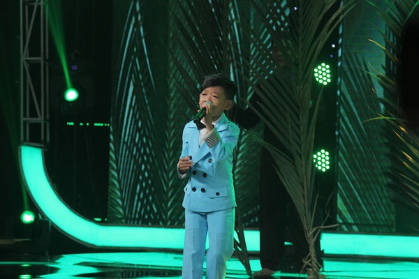 Quang Linh “hốt hoảng” khi nghe cô bé hát Hầu văn Huế - 6 Quang Linh “hốt hoảng” khi nghe cô bé hát Hầu văn Huế - 6