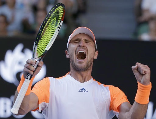 Sau Djokovic, tới lượt Murray bị loại sớm - 1
Niềm vui chiến thắng của Mischa Zverev