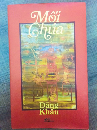 Bìa sách “Mối chúa”. (Ảnh: Đ.N)