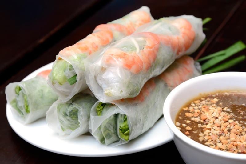 Món gỏi cuốn tôm thịt rất dễ dàng tìm thấy ở Sài Gòn, từ hàng quán vỉa hè cho đến các nhà hàng sang trọng